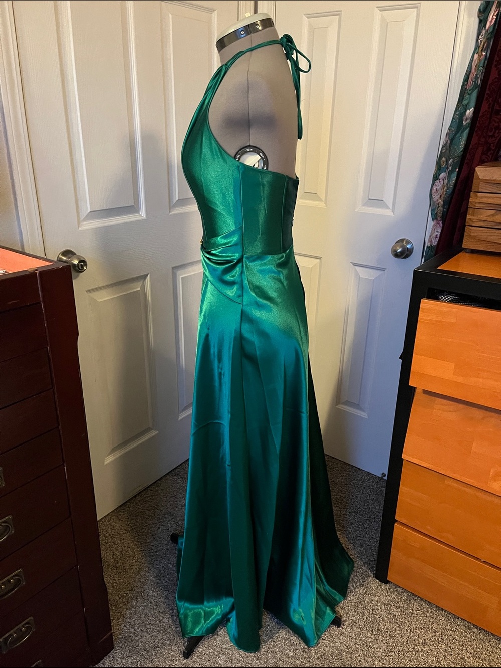 Jessica McClintock for Gunne Sax Halter Satin Gown, Emerald Green, Size 3/4 NWT - Picture 2 of 10